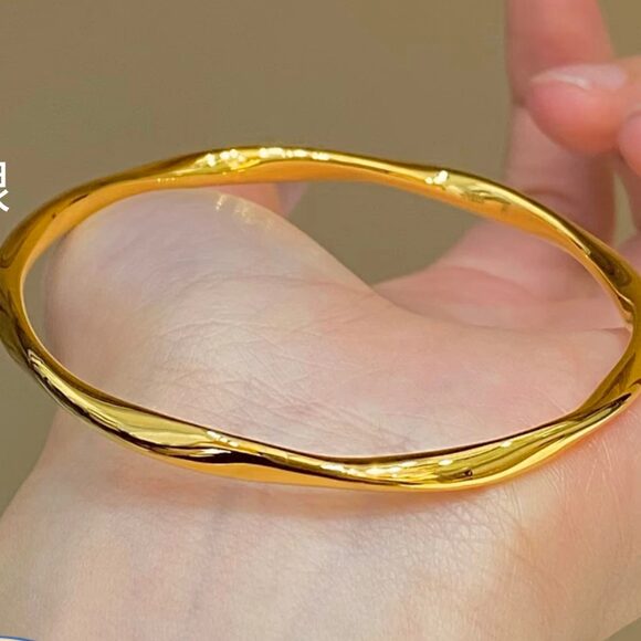 Polished Mobius Gold Bangle product image